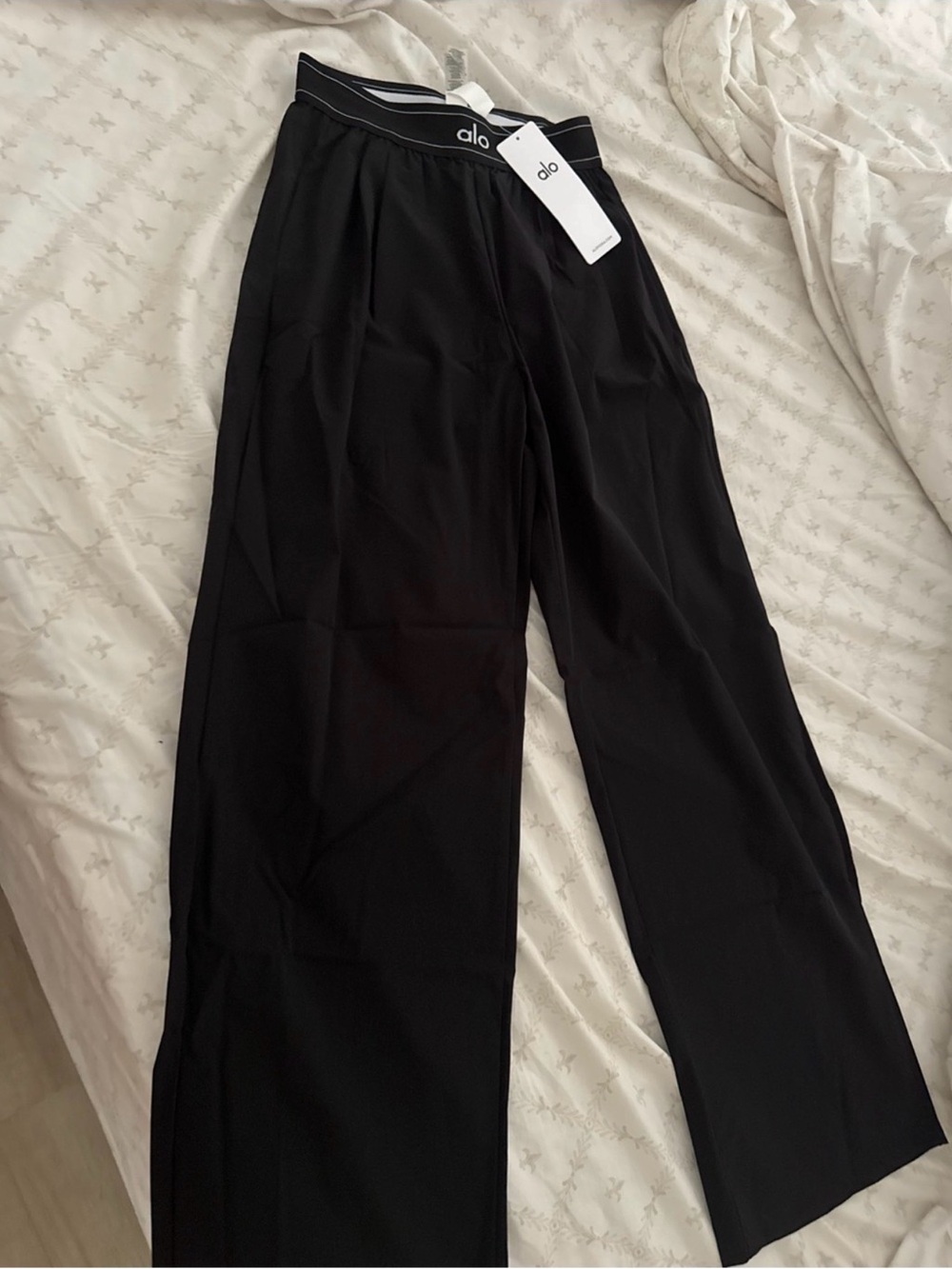 ALO Yoga Kids Black Wide-Leg Jogger Pants - Picture 3 of 5